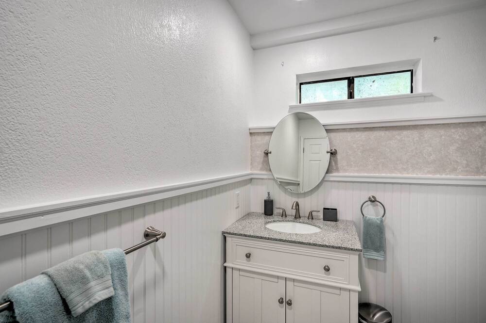 Photo of Bathroom in Apple Hill
