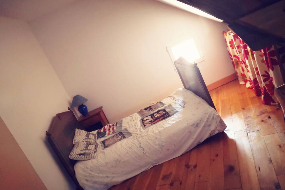 Photo of Bedroom in Saulieu