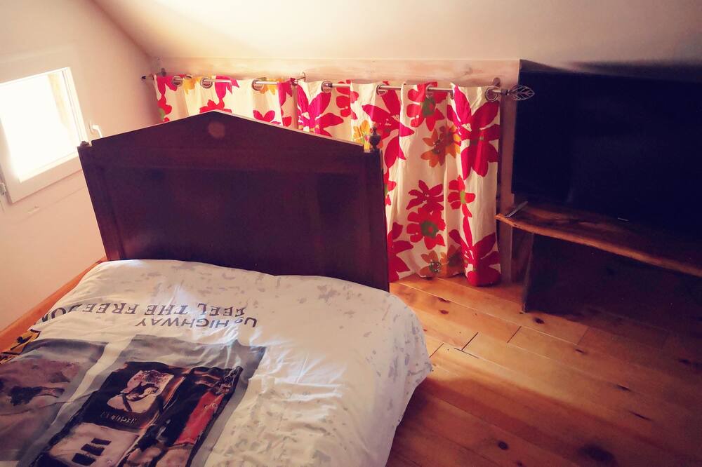 Photo of Bedroom in Saulieu