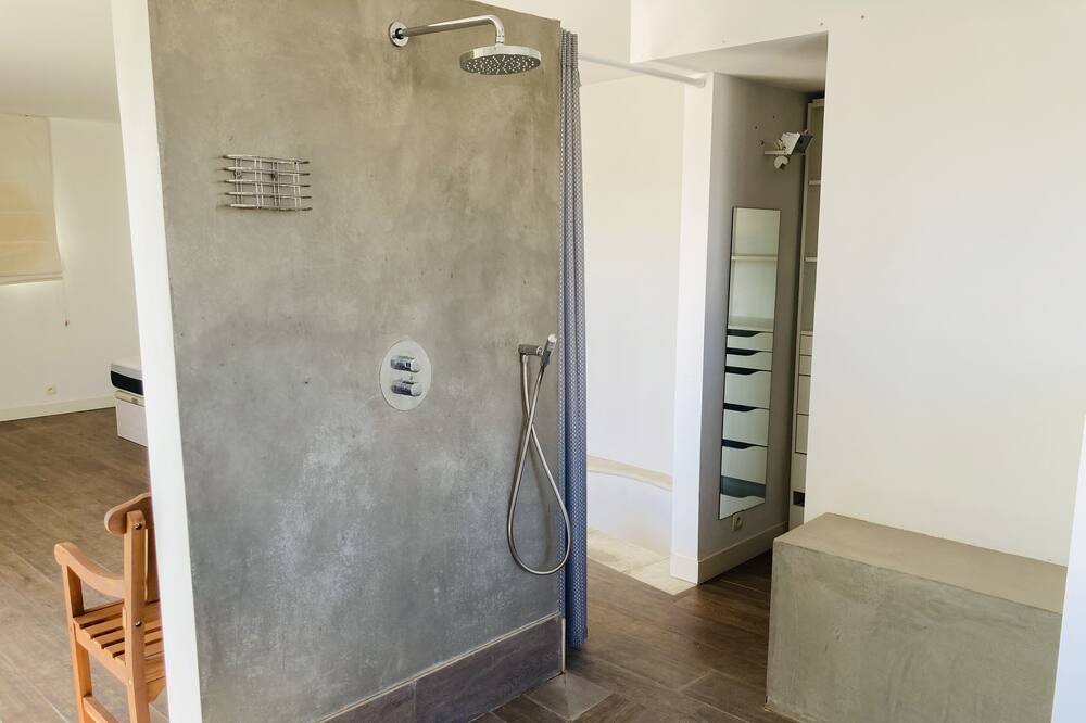 Photo of Bathroom in Aigues-Mortes