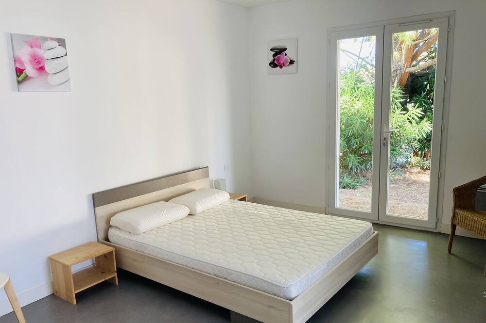 Photo of Bedroom in Aigues-Mortes