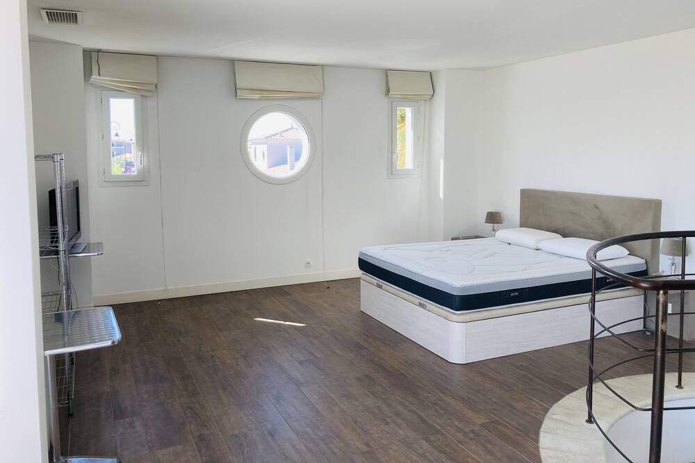 Photo of Bedroom in Aigues-Mortes