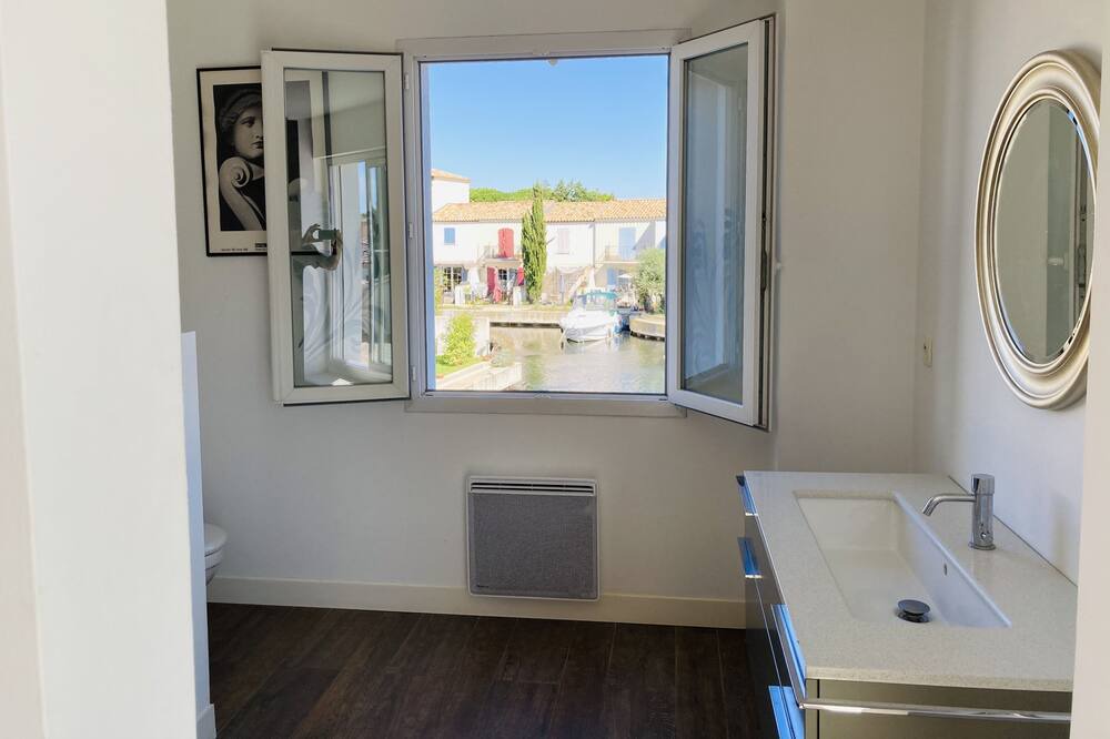 Photo of Bedroom in Aigues-Mortes