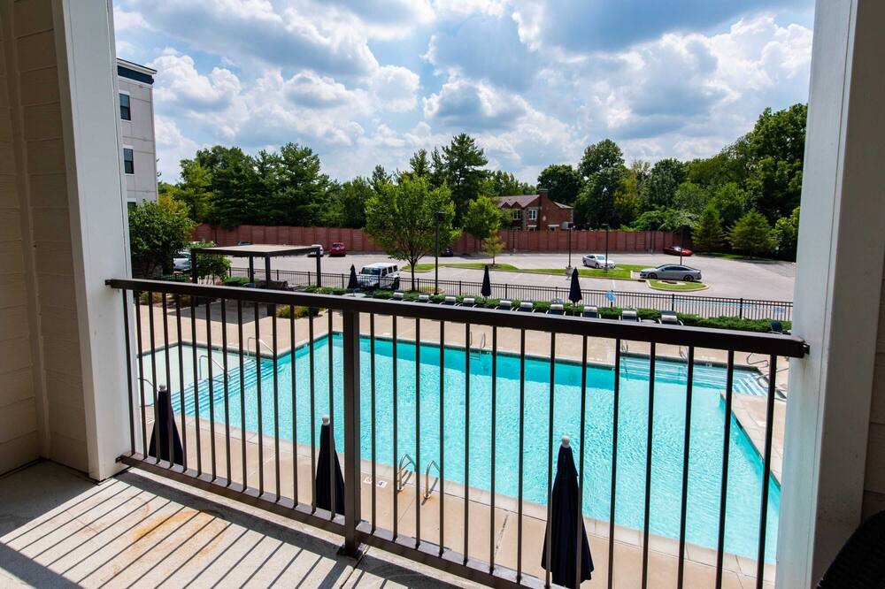 Photo of Patio Balcony in Hurstbourne