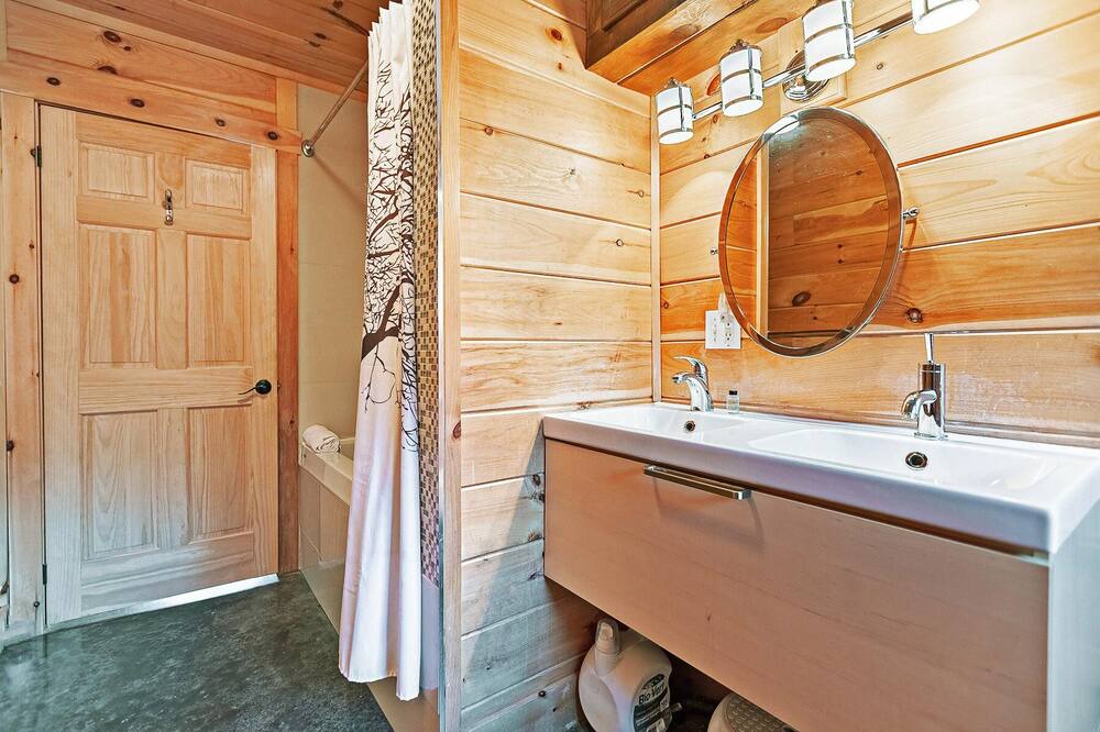 Photo of Bathroom in L'Ange-Gardien