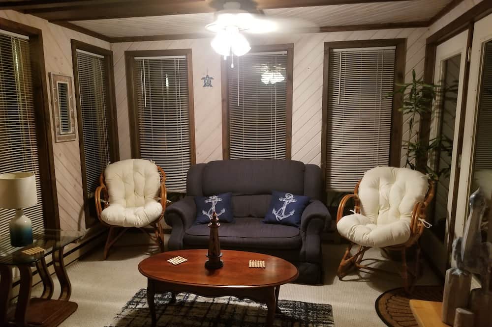 Photo of Livingroom in Bellmore
