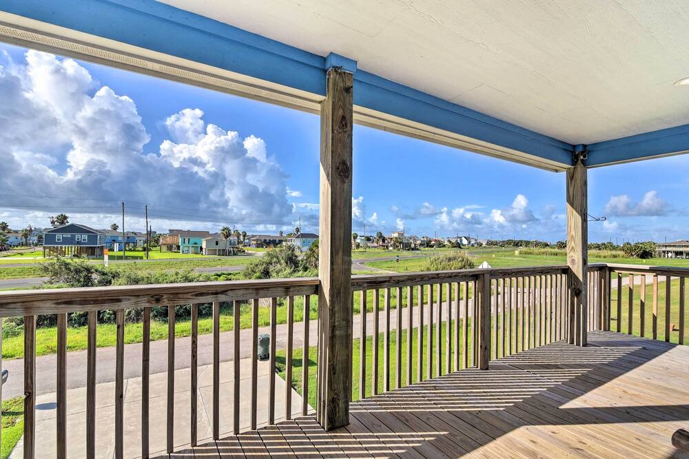 Photo of Patio Balcony in Pirates Beach