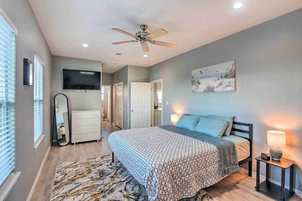 Photo of Bedroom in Pirates Beach