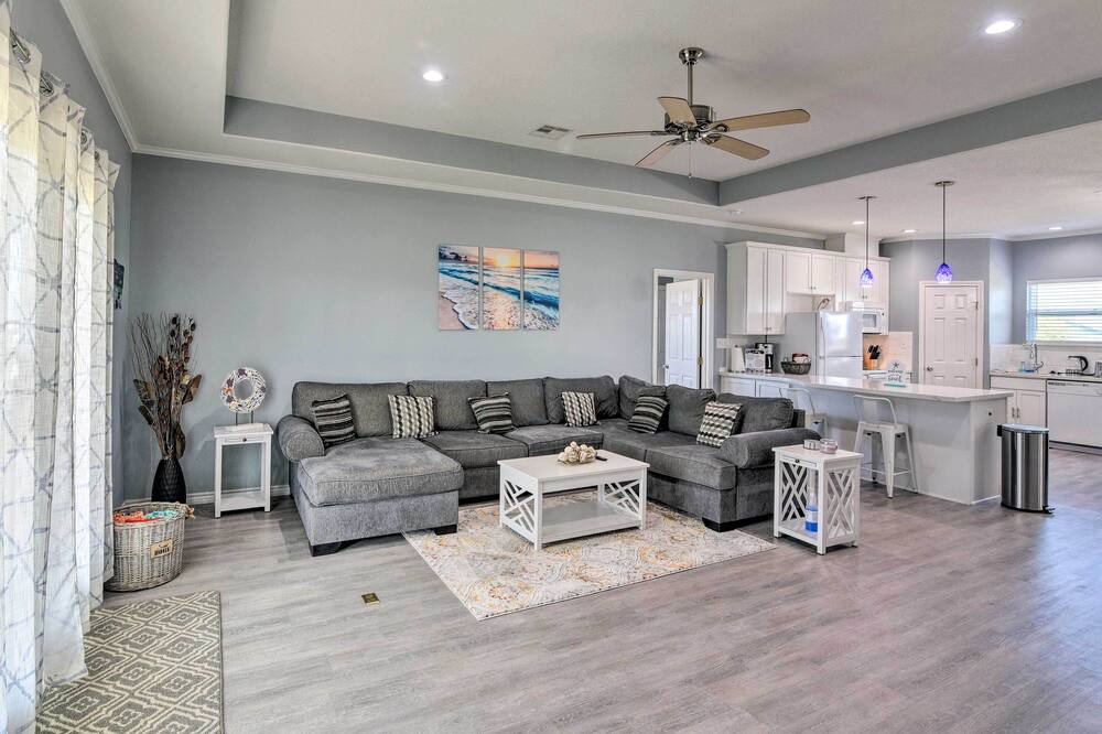 Photo of Livingroom in Pirates Beach