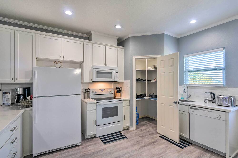 Photo of Kitchen in Pirates Beach