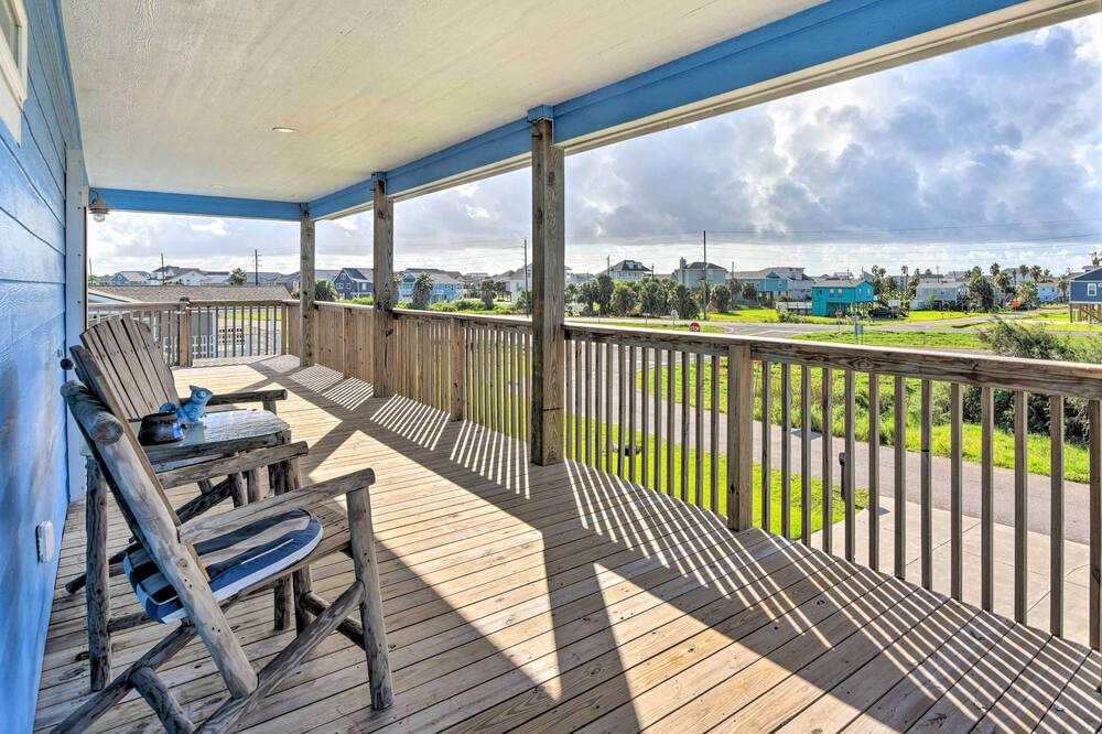 Photo of Patio Balcony in Pirates Beach