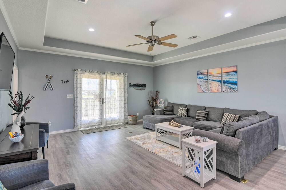 Photo of Bedroom in Pirates Beach