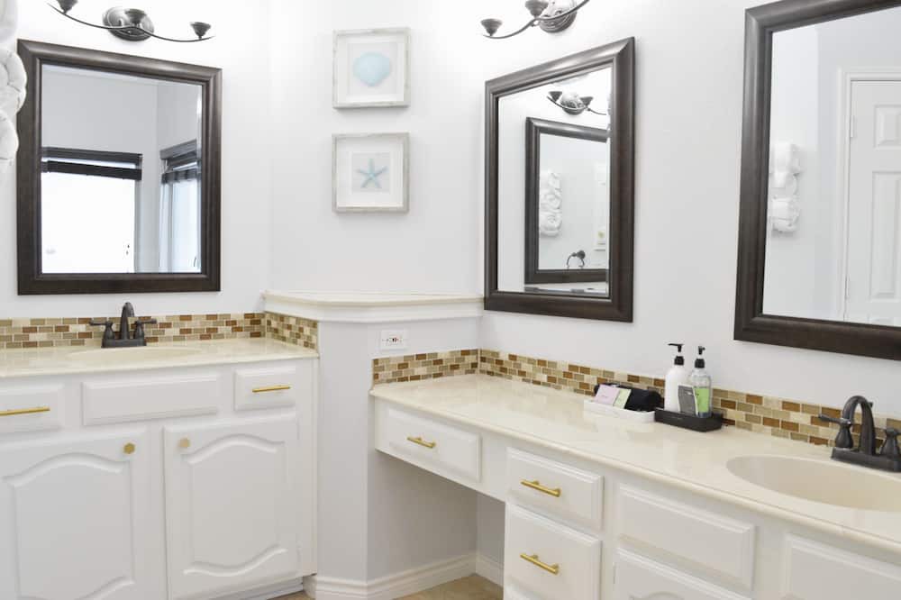 Photo of Bathroom in Mesquite