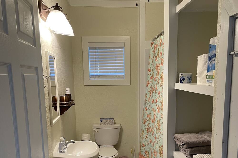 Photo of Bathroom in Brownwood