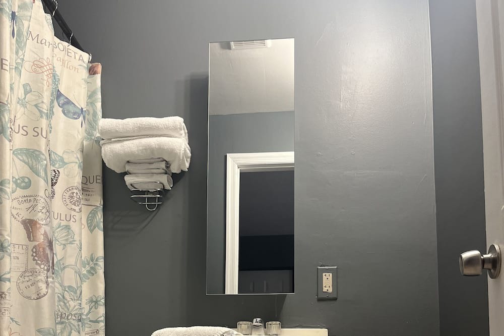 Photo of Bathroom in Blackwood