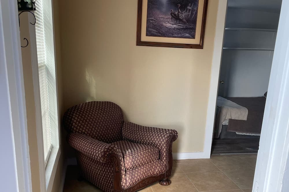 Photo of Livingroom in Brady