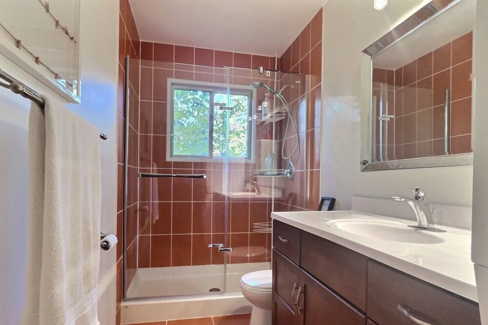 Photo of Bathroom in Beaconia