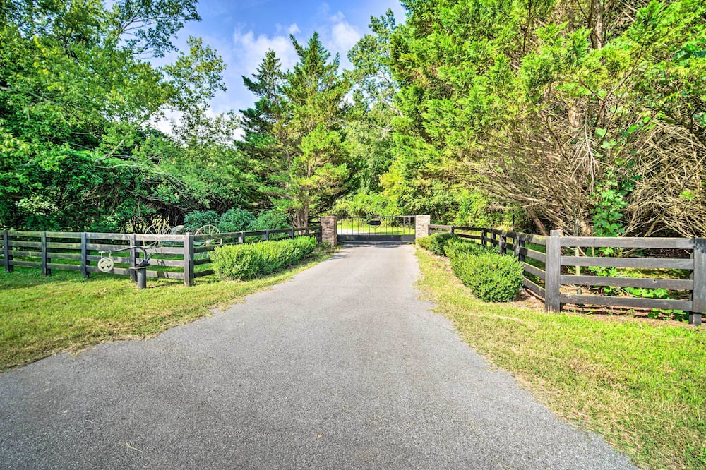 Photo of Others in Centre