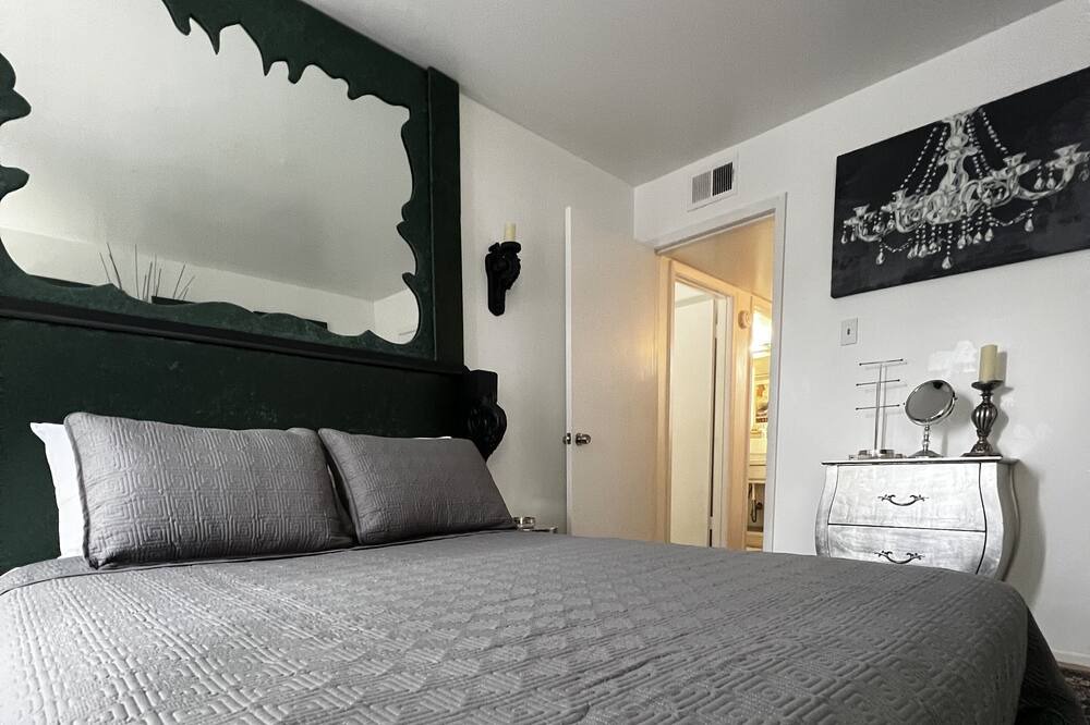 Photo of Bedroom in Knox - Henderson
