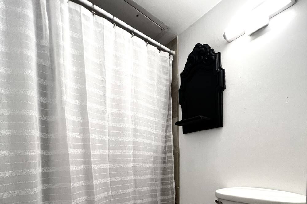 Photo of Bathroom in Knox - Henderson