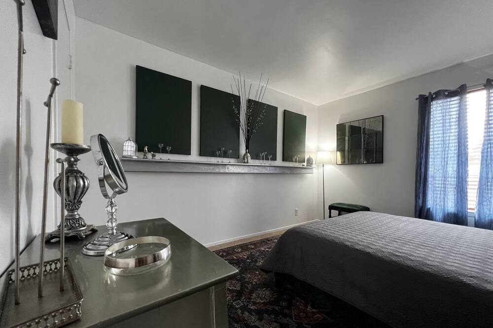 Photo of Bedroom in Knox - Henderson