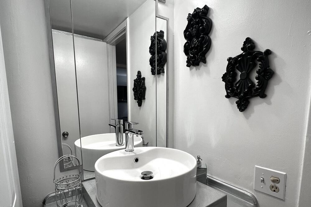 Photo of Bathroom in Knox - Henderson