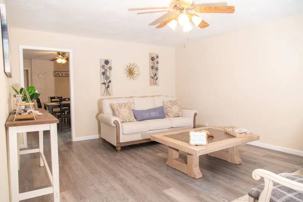 Photo of Livingroom in Dodge City