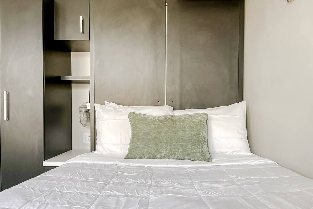 Photo of Bedroom in Downtown Springfield