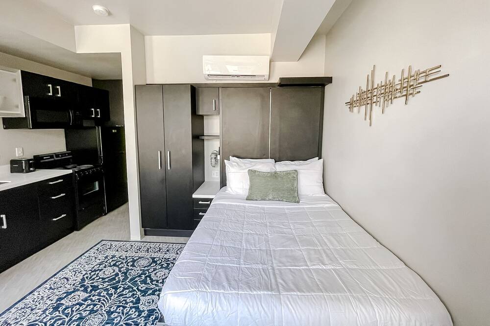 Photo of Bedroom in Downtown Springfield