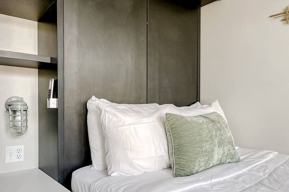 Photo of Bedroom in Downtown Springfield
