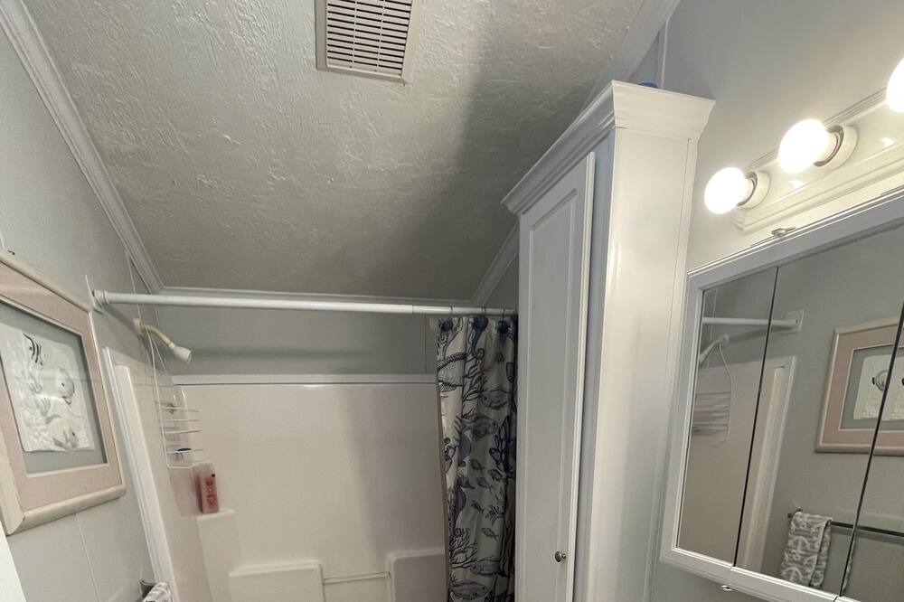 Photo of Bathroom in Suwannee