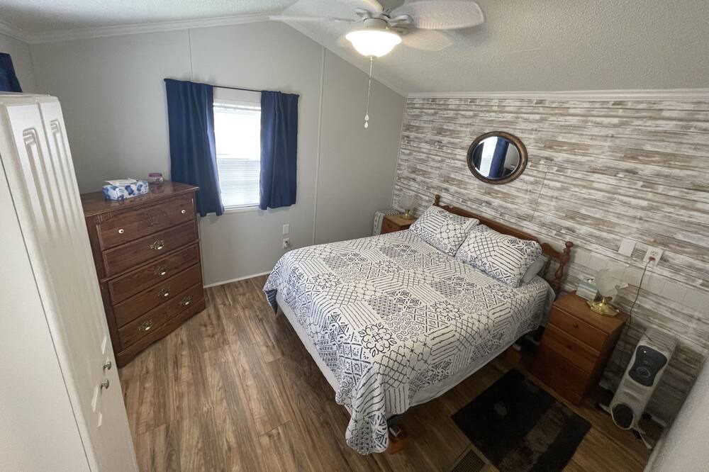 Photo of Bedroom in Suwannee