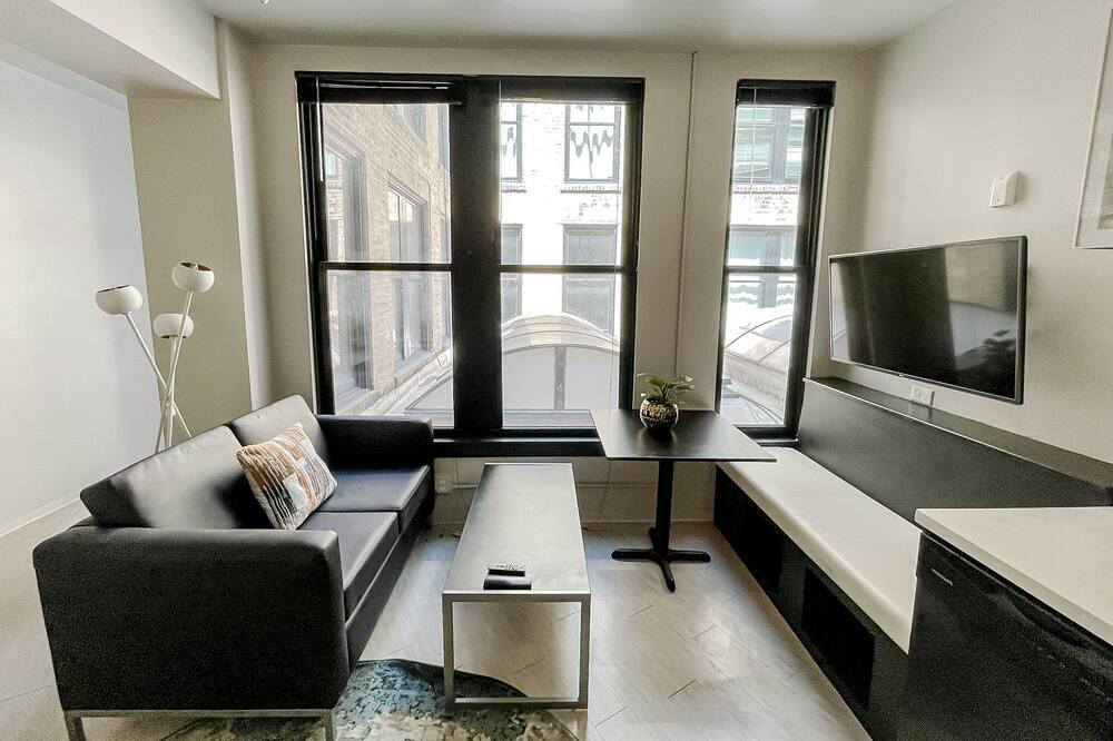 Photo of Livingroom in Downtown Springfield