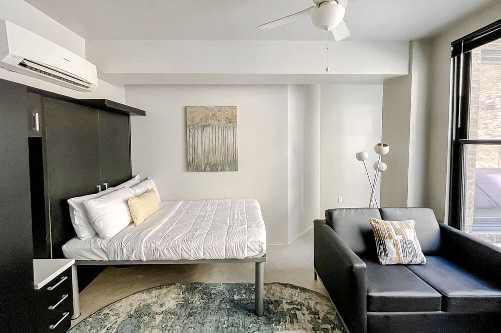 Photo of Bedroom in Downtown Springfield