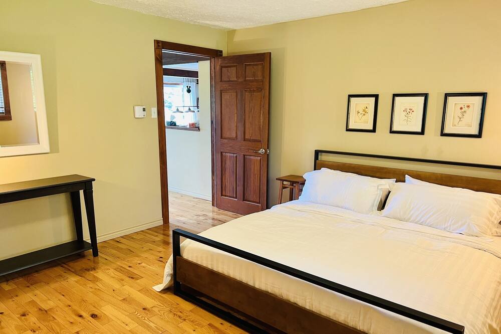 Photo of Bedroom in Saint-Denis-de-Brompton
