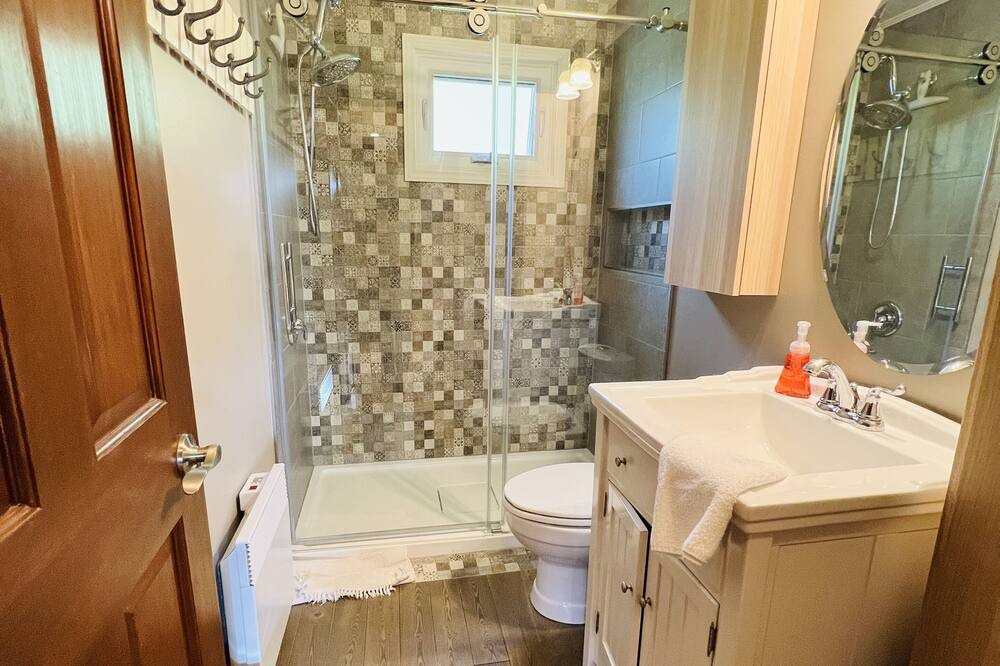 Photo of Bathroom in Saint-Denis-de-Brompton
