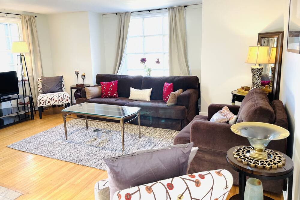Photo of Livingroom in Burlington