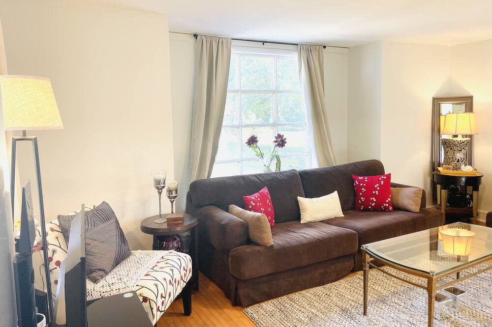 Photo of Livingroom in Burlington