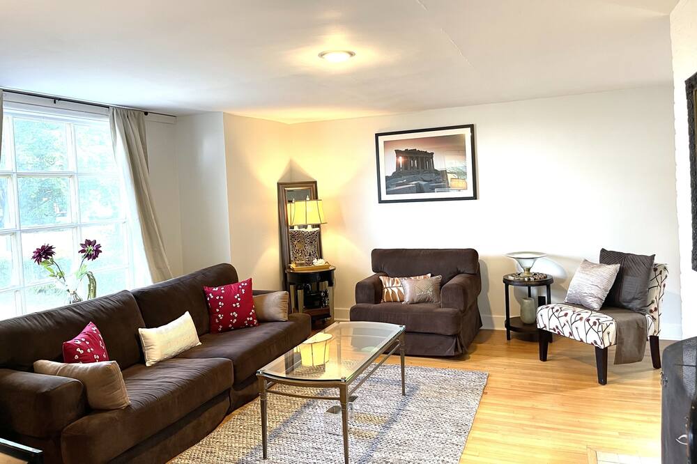 Photo of Livingroom in Burlington