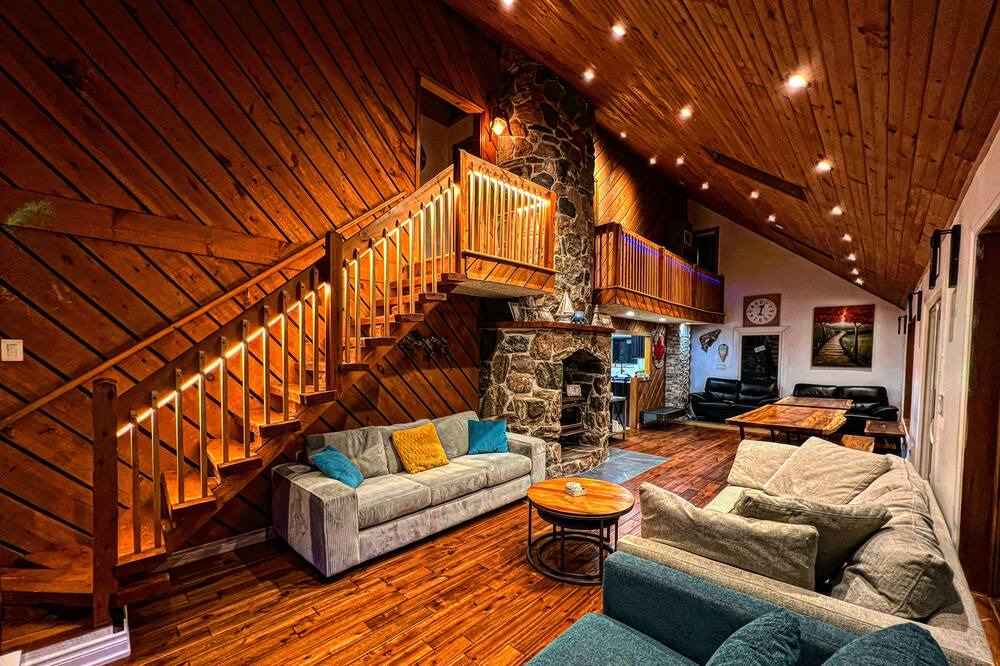 Photo of Livingroom in Alcona