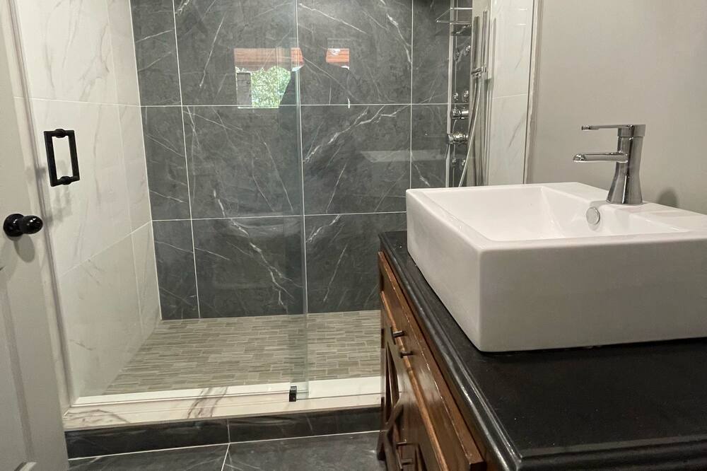 Photo of Bathroom in Alcona