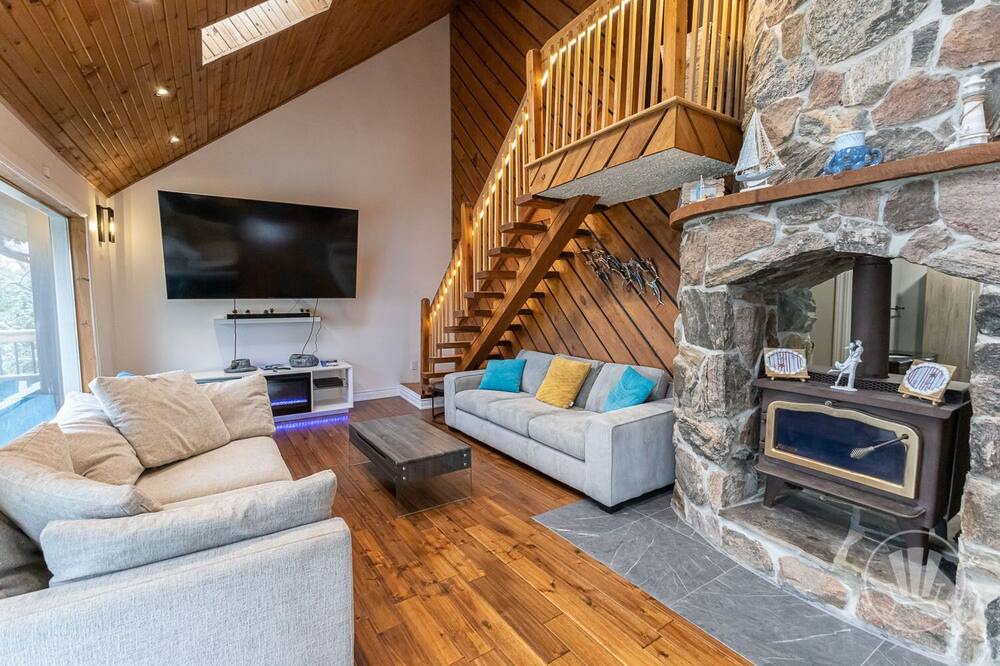 Photo of Livingroom in Alcona