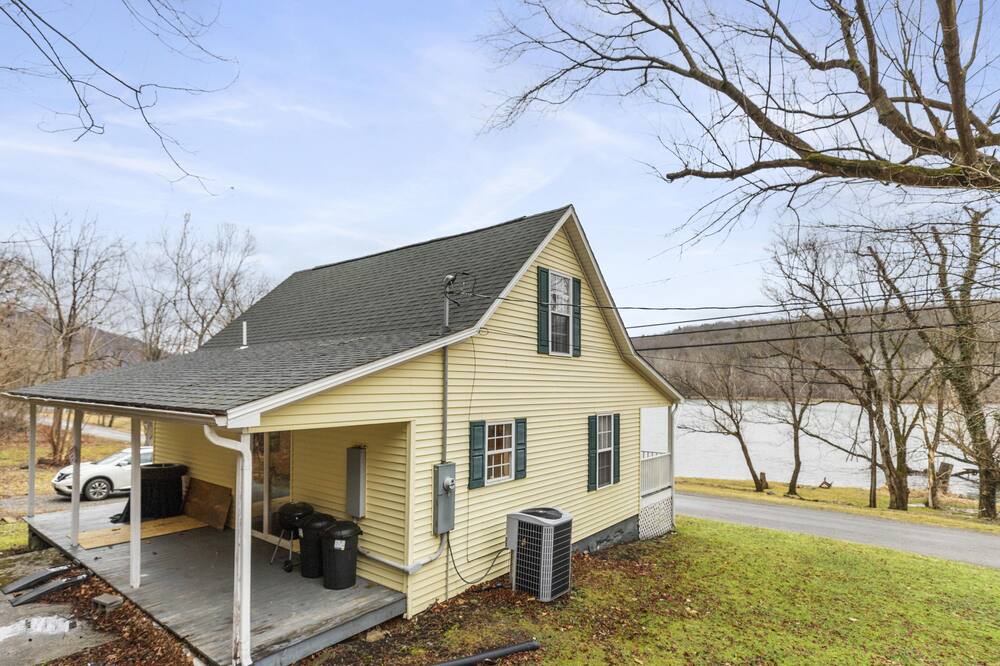 Photo of Outdoor in Parrott