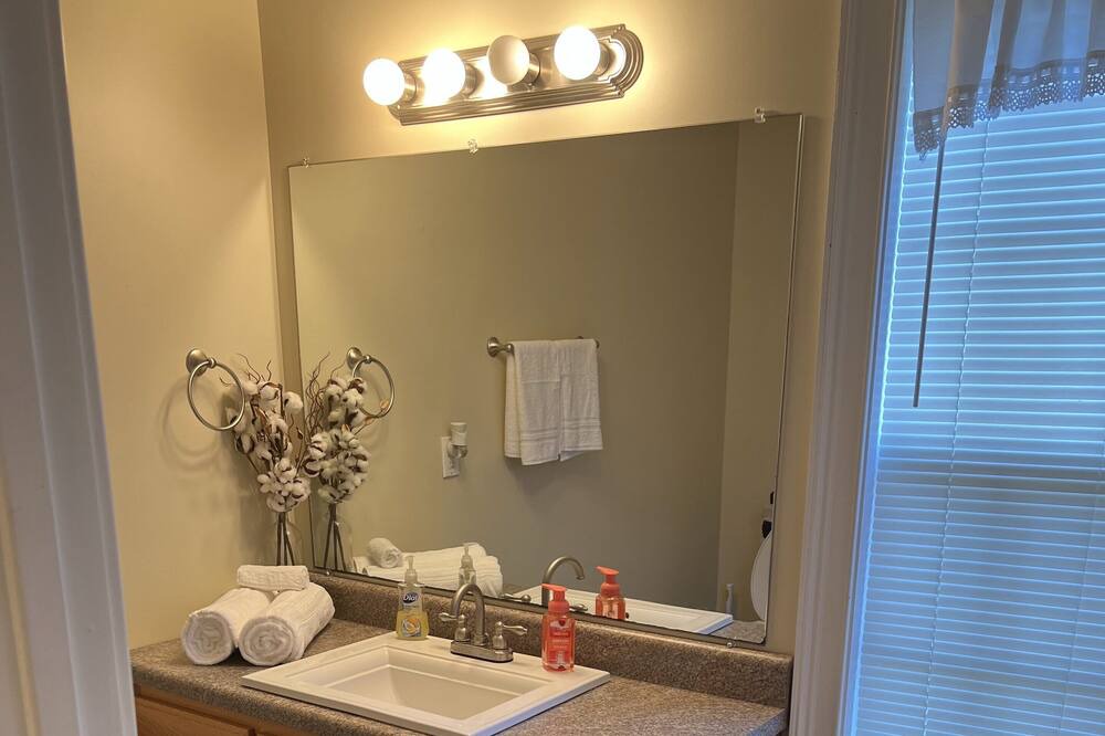 Photo of Bathroom in Parrott