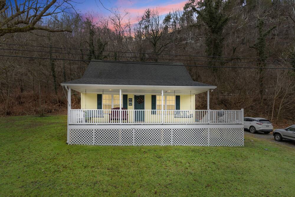 Photo of Outdoor in Parrott