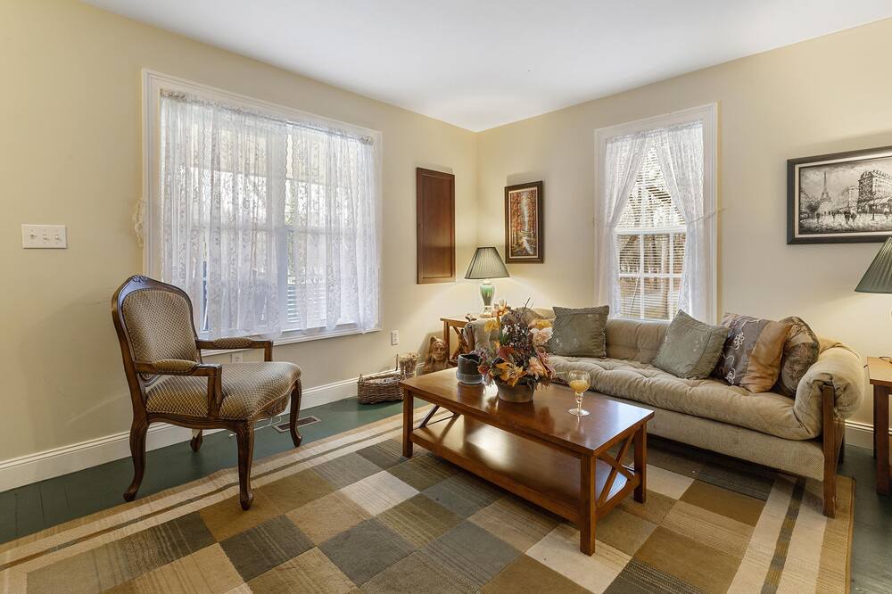 Photo of Livingroom in Parrott