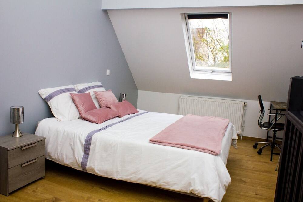 Photo of Bedroom in Roissy-en-Brie