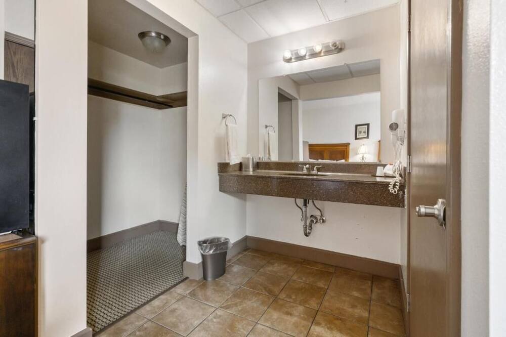 Photo of Bathroom in Gonzales