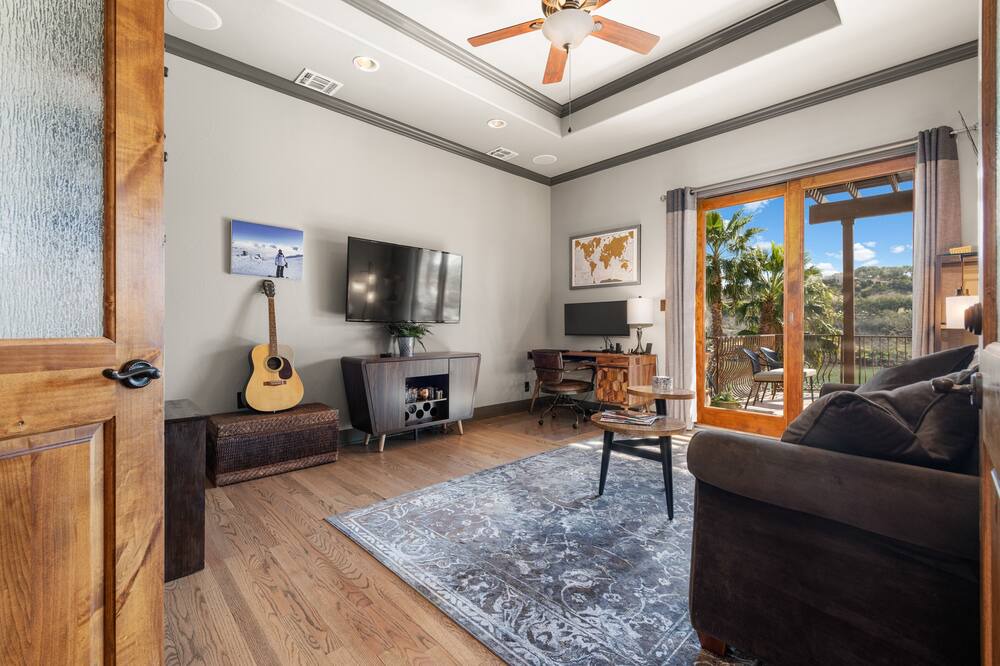 Photo of Livingroom in Horseshoe Bend Estates