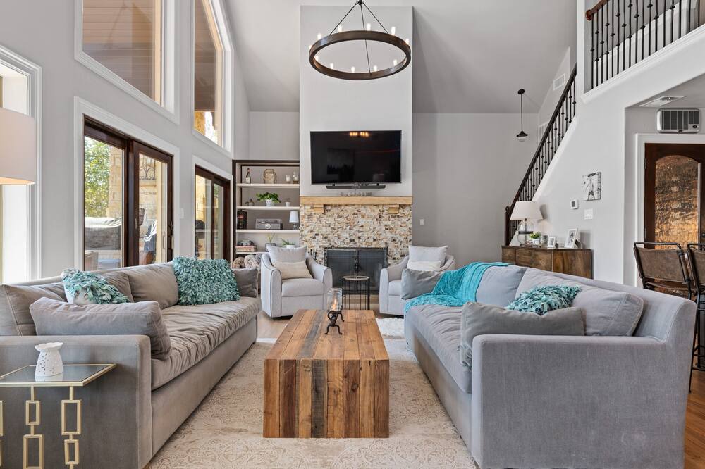 Photo of Livingroom in Horseshoe Bend Estates